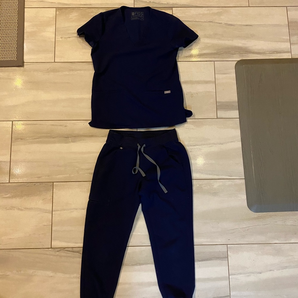 Xs navy figs set 3 pocket scrub top petite zamora